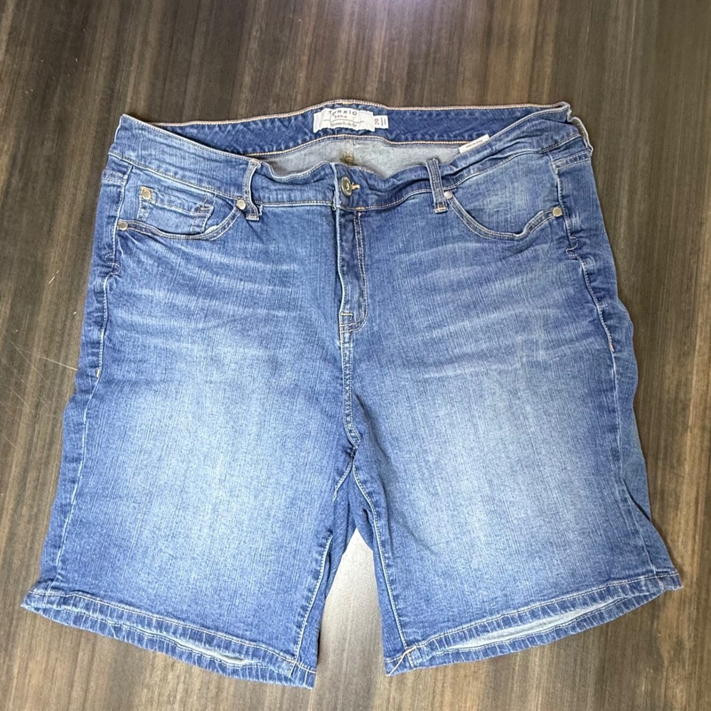 Torrid Denim Shorts We Wear The Fit Plus‎ Size Blue Jean Shorts Size 20